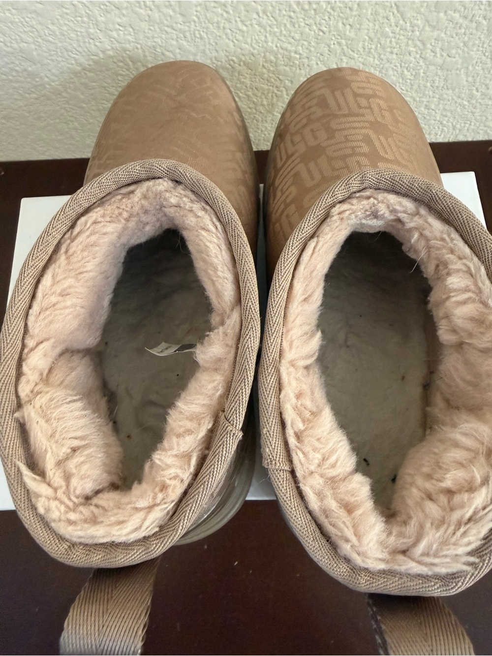 UGG Classic Ultra Mini Monogram Boots Tan Chestnut Faux Fur Lined Women’s Size 7 - Picture 9 of 12